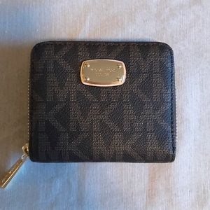 Michael Kors Zipper Wallet
